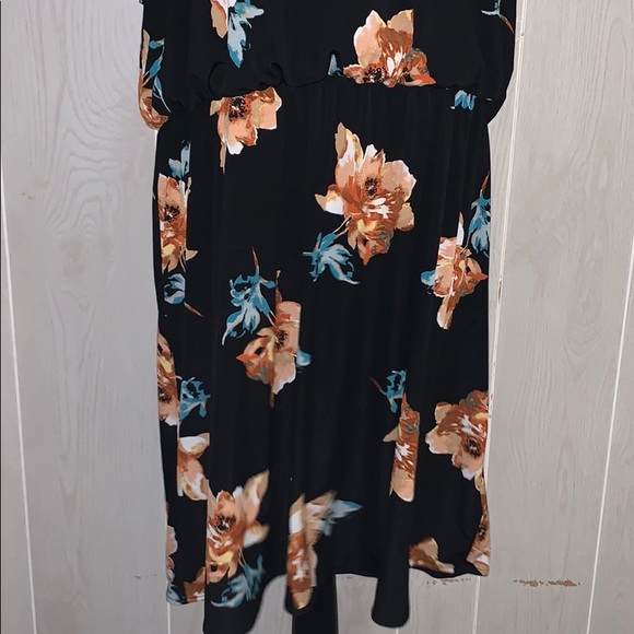 📦 Moving Sale📦 Maurices floral dress w/cutout - Picture 2 of 8